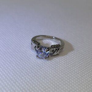 5 | NWOT | Cubic Zirconia Barbed-Wire Gemstone Ring